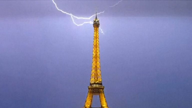 Lighting Map. Plan Lightning strikes Eiffel Tower during Paris heatwave | World News | Sky ...