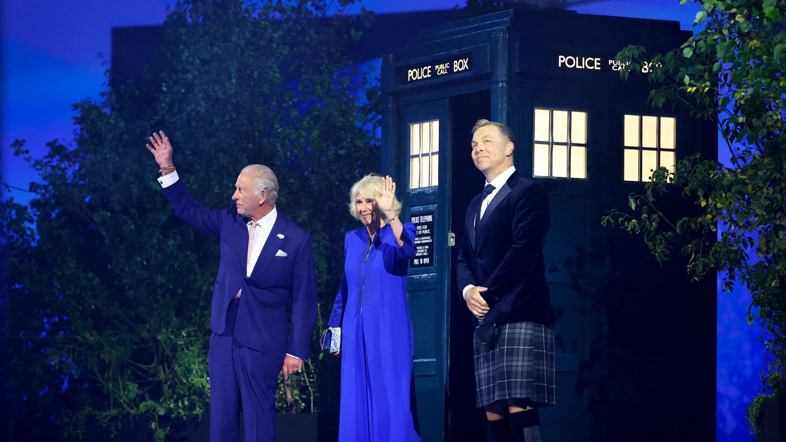 King and Queen emerge from Tardis to open Commonwealth Games in Glasgow