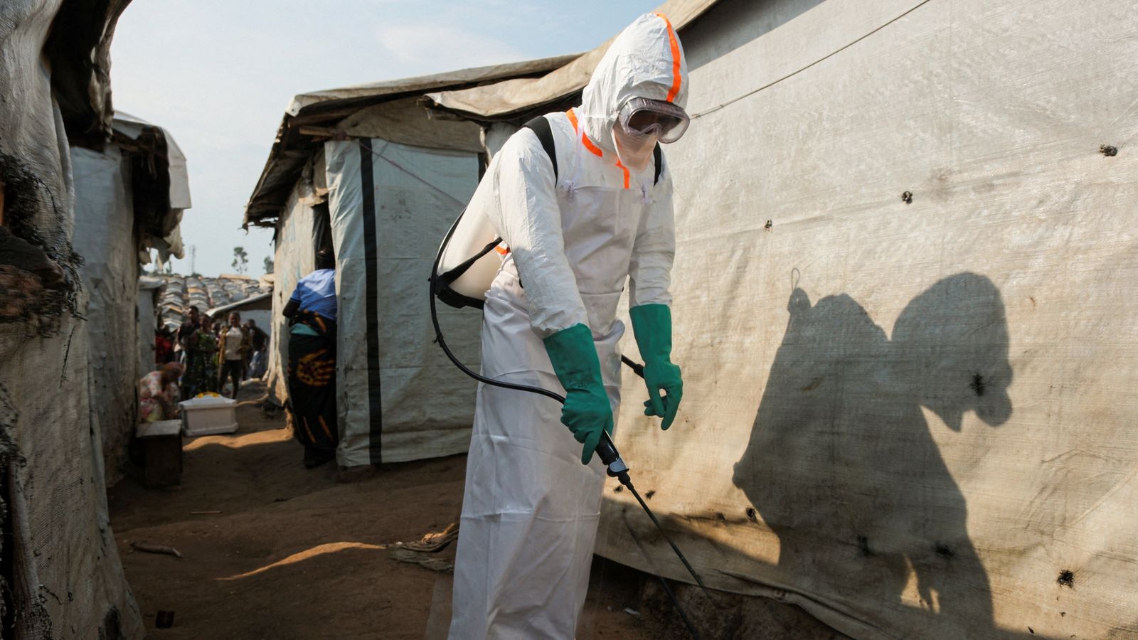 Human trials of new Ebola vaccine set to begin in UK | World News