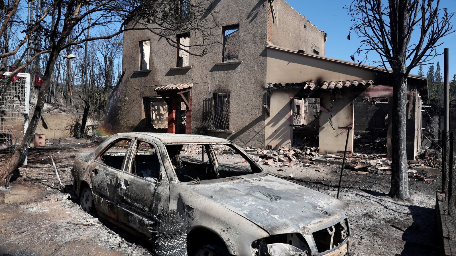 Thousands flee homes as wildfires rage in southern Europe | World News