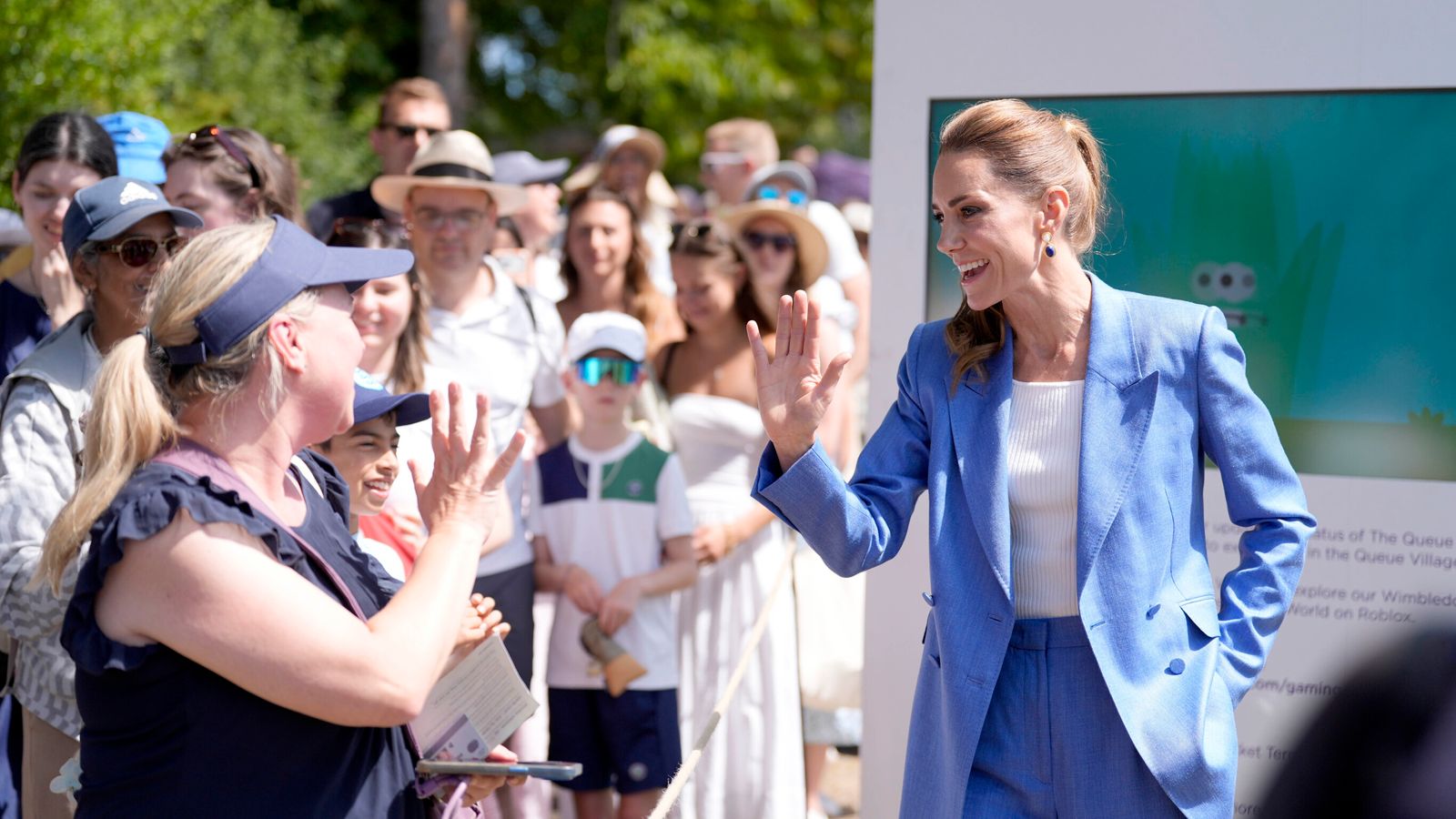 Kate bricht mit der Tradition in Wimbledon – | als sie neben der ...