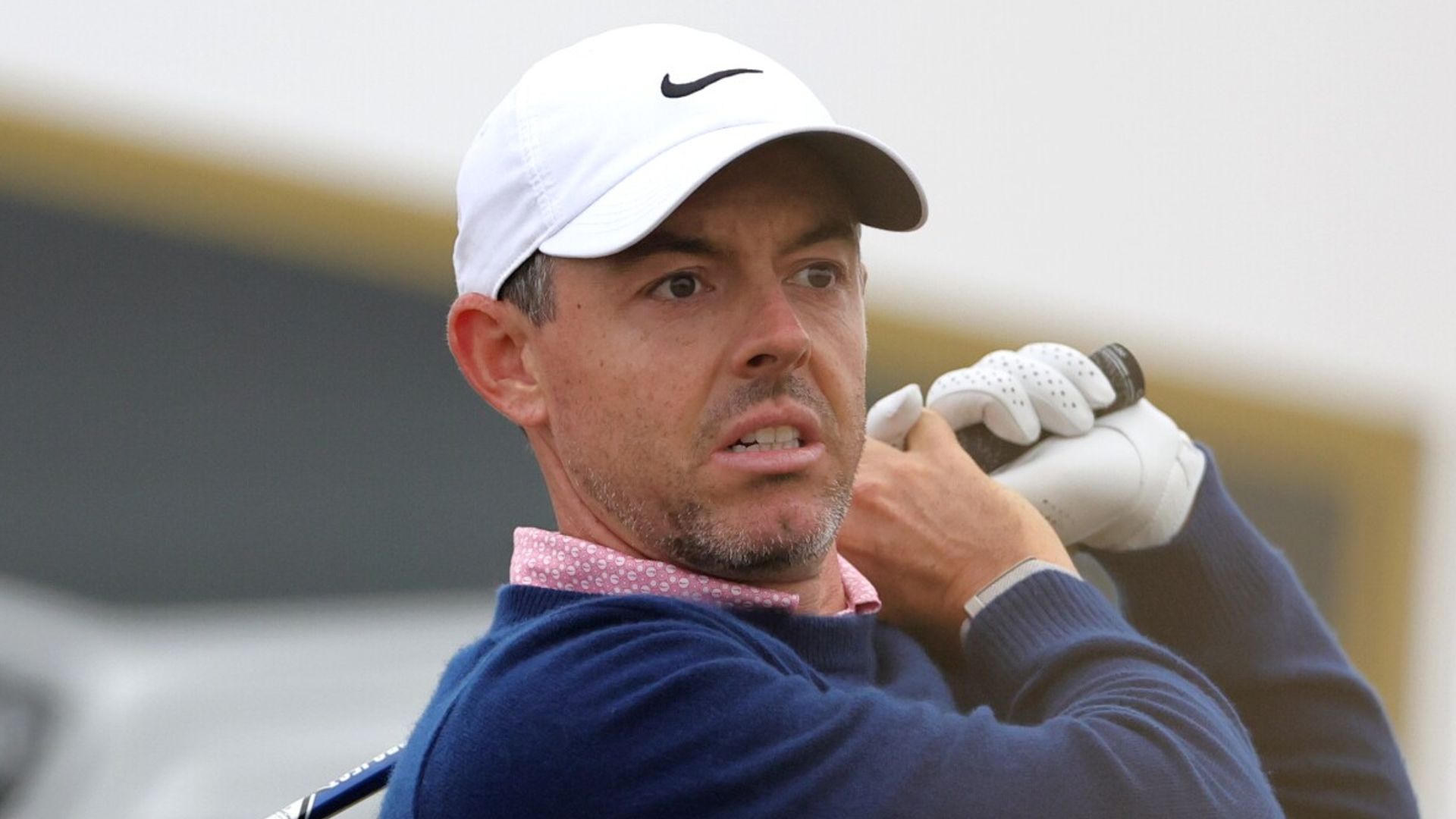 McIlroy loses ground as fog halts play with Fitzpatrick sharing lead