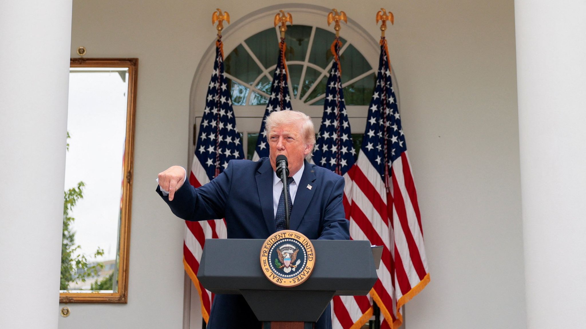 Donald Trump s Teleprompter Operator Put On Unpaid Leave After donald-trump-s-teleprompter-operator-put-on-unpaid-leave-after