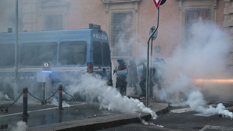  Reuters