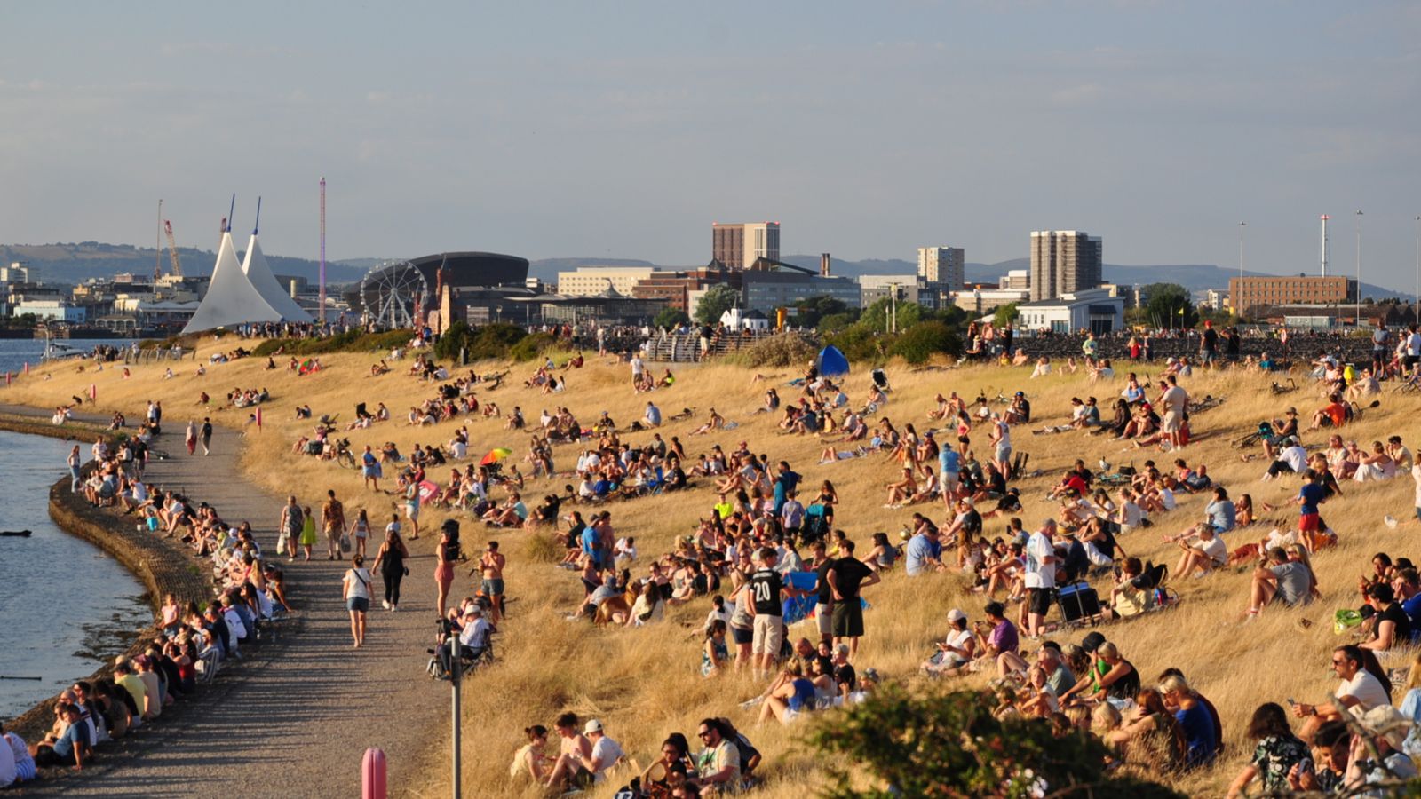 Met Office issues amber extreme heat warning for England as temperatures could hit 37C, with chance of breaking August record