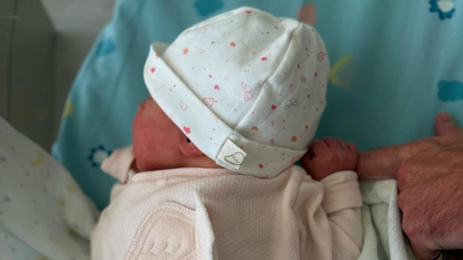 Princess Eugenie gives birth to daughter in Portugal