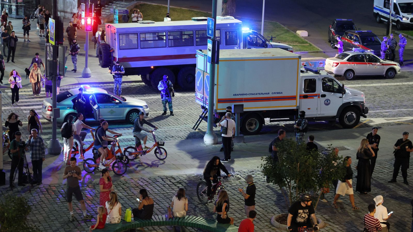 Ukraine war: Three killed in Moscow restaurant blast after improvised ...