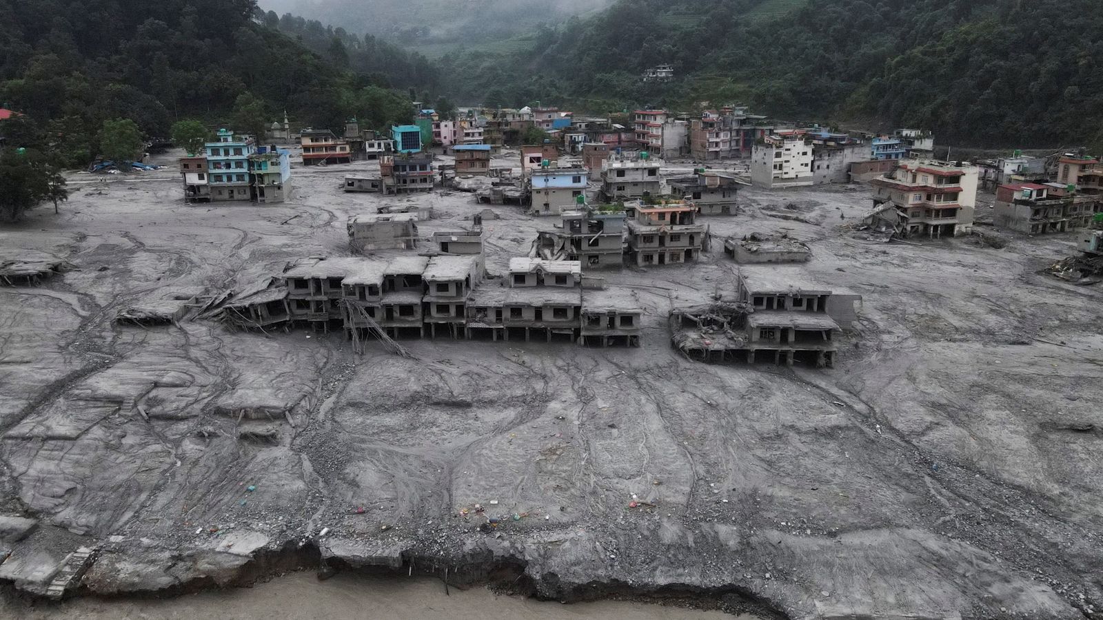 Thousands still missing after devastating Nepal and Tibet floods as death toll rises; Red Cross says over 90,000 affected