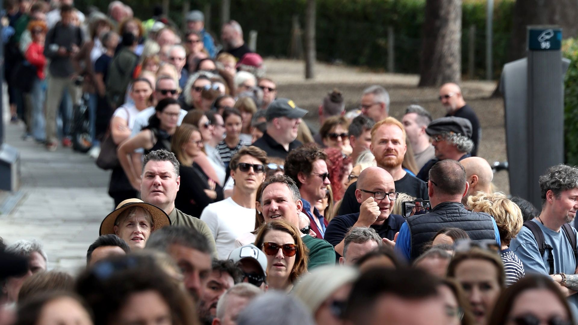 Thousands attend wake for 'trailblazer' Oscar-winning actor and singer