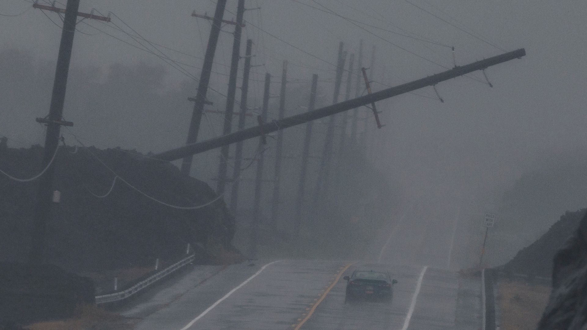 Hurricane Lala hits Hawaii - with 89,000 losing power