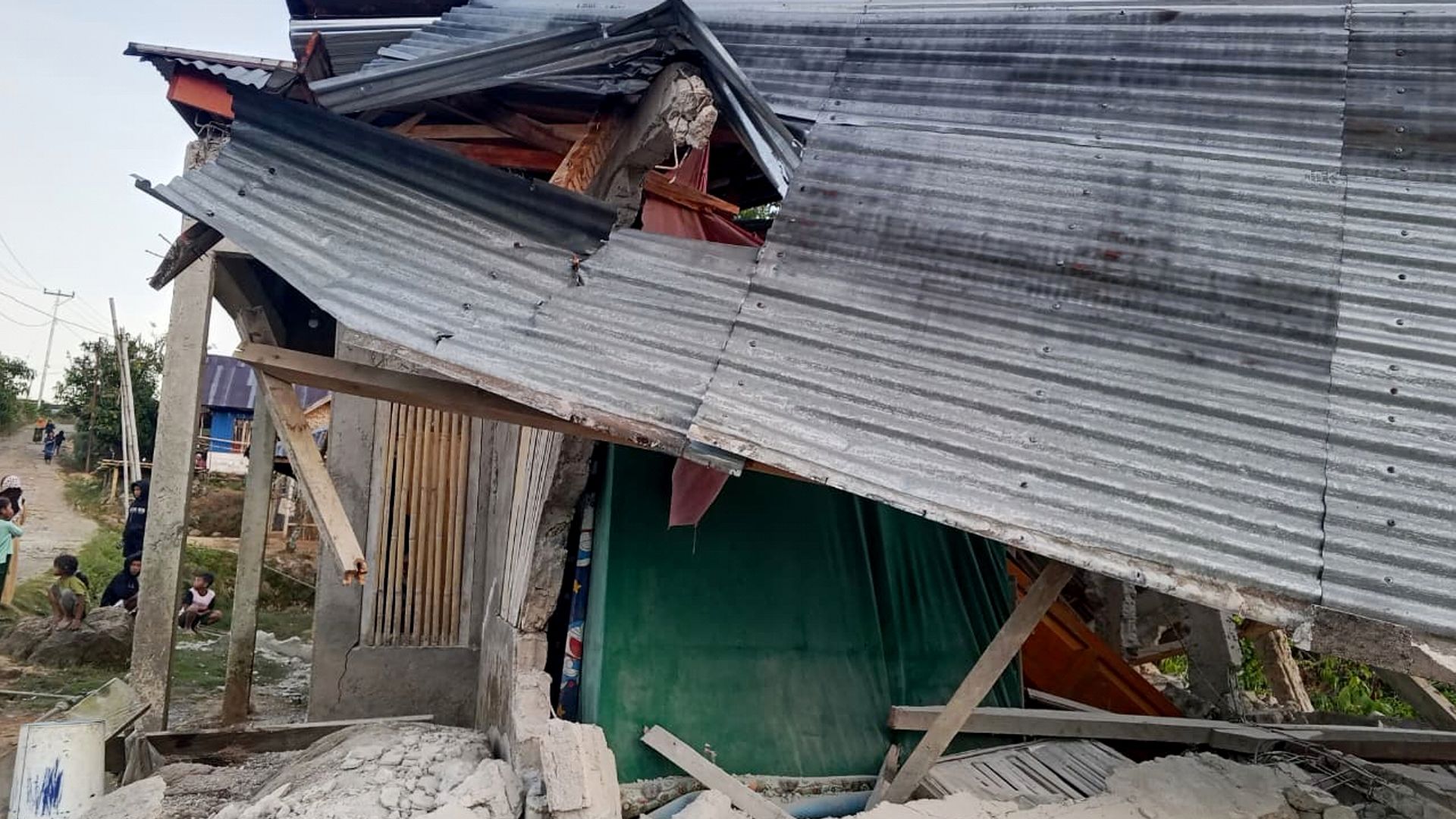 Powerful 7.7-magnitude earthquake strikes Indonesia