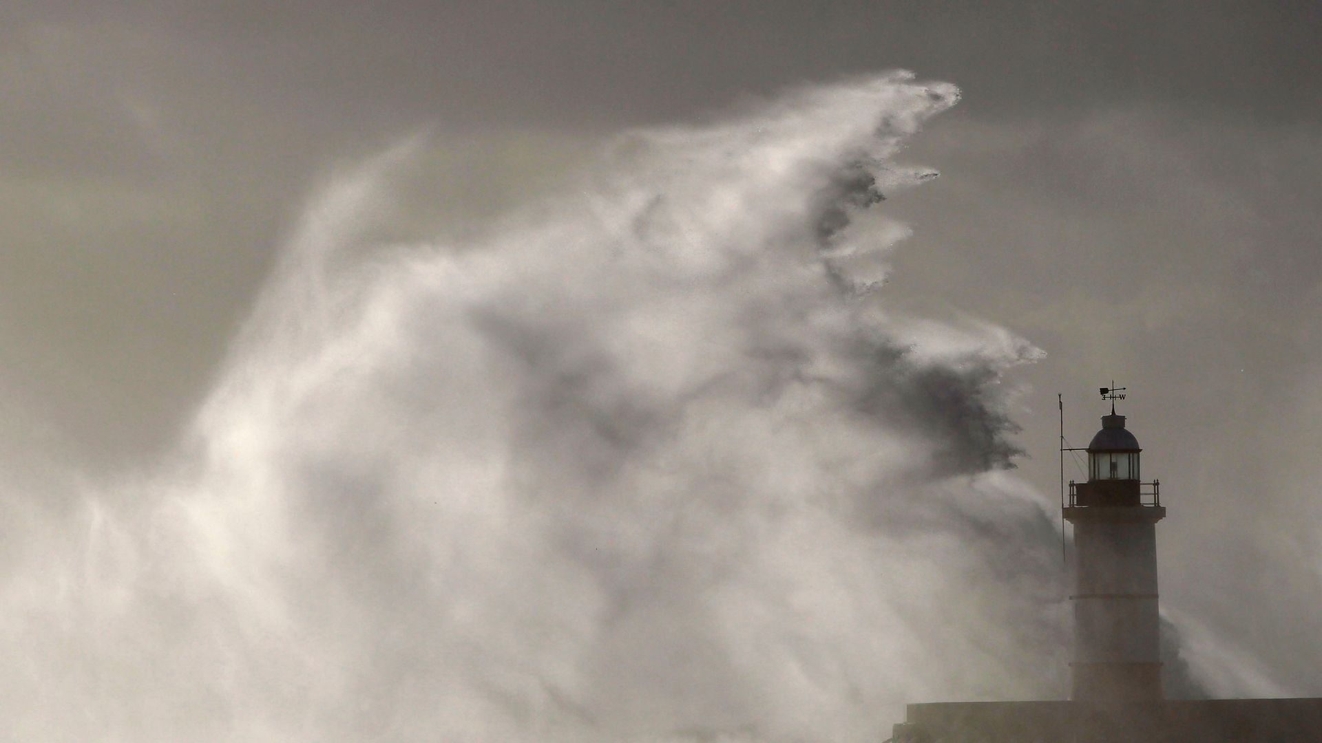 Is the UK about to be 'smashed' by snow? Met Office weighs in