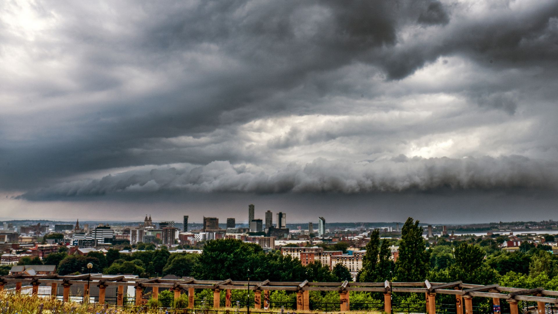 <a href='https://news.sky.com/story/uk-wildfires-wales-stourbridge-heatwave-weather-live-13571553'>'Most changeable conditions since June' are in the forecast</a>