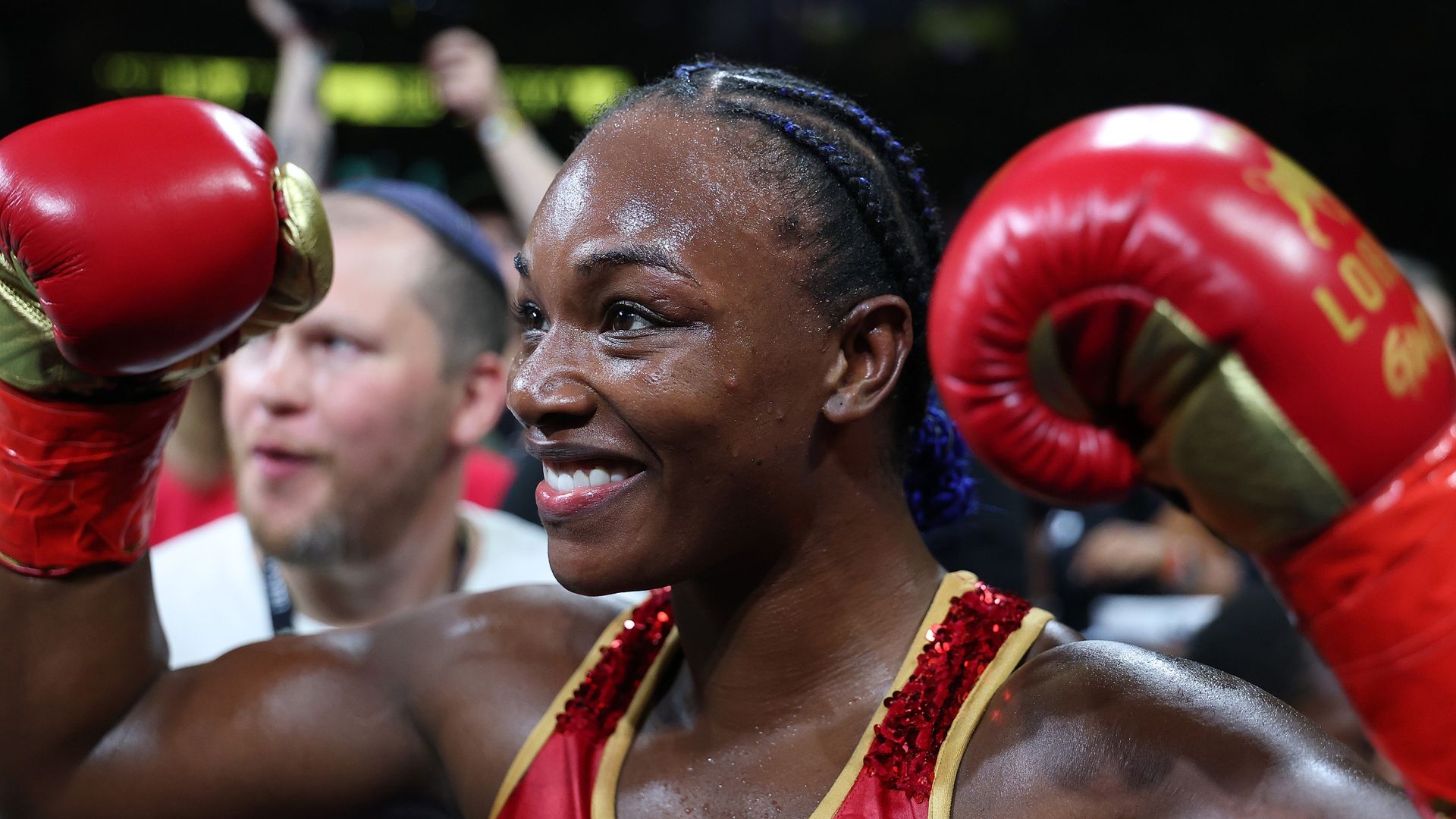 Shields stops Scott to reclaim WBC and WBA middleweight belts