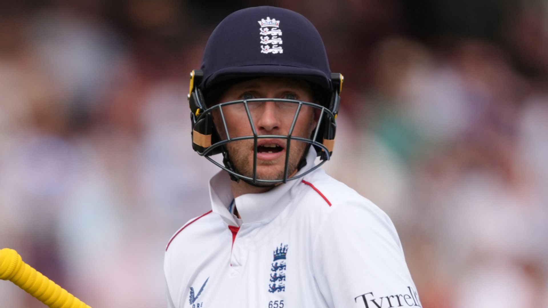 England on back foot as Pakistan's bowlers shine at gloomy Lord's