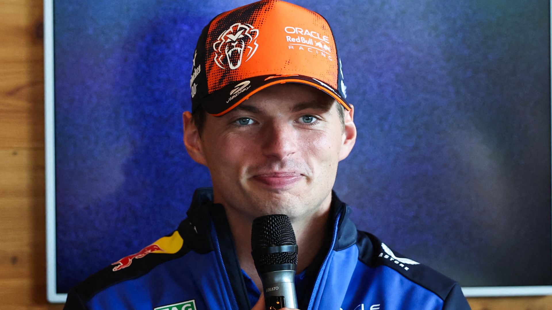 Verstappen signs new Red Bull contract