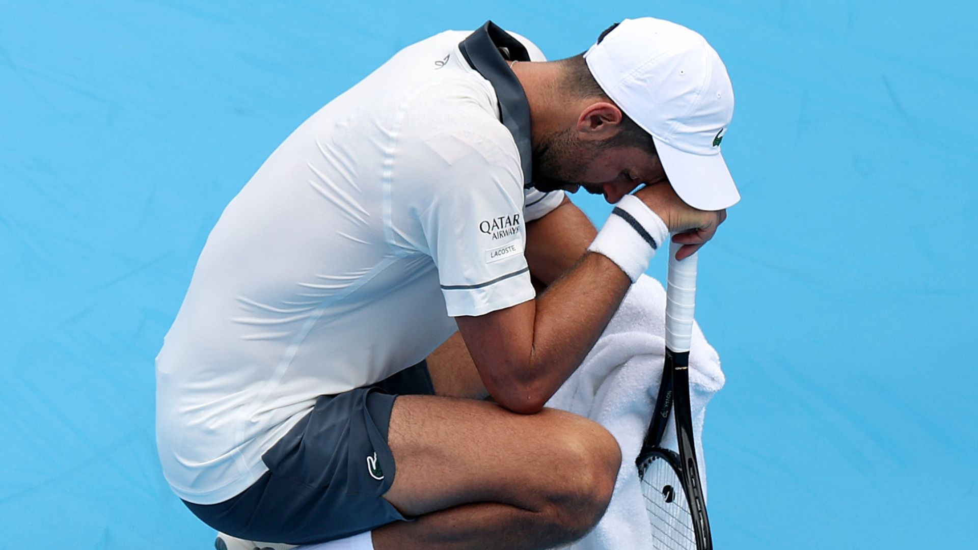 Djokovic knocked out early in Cincinnati after struggling in sapping heat