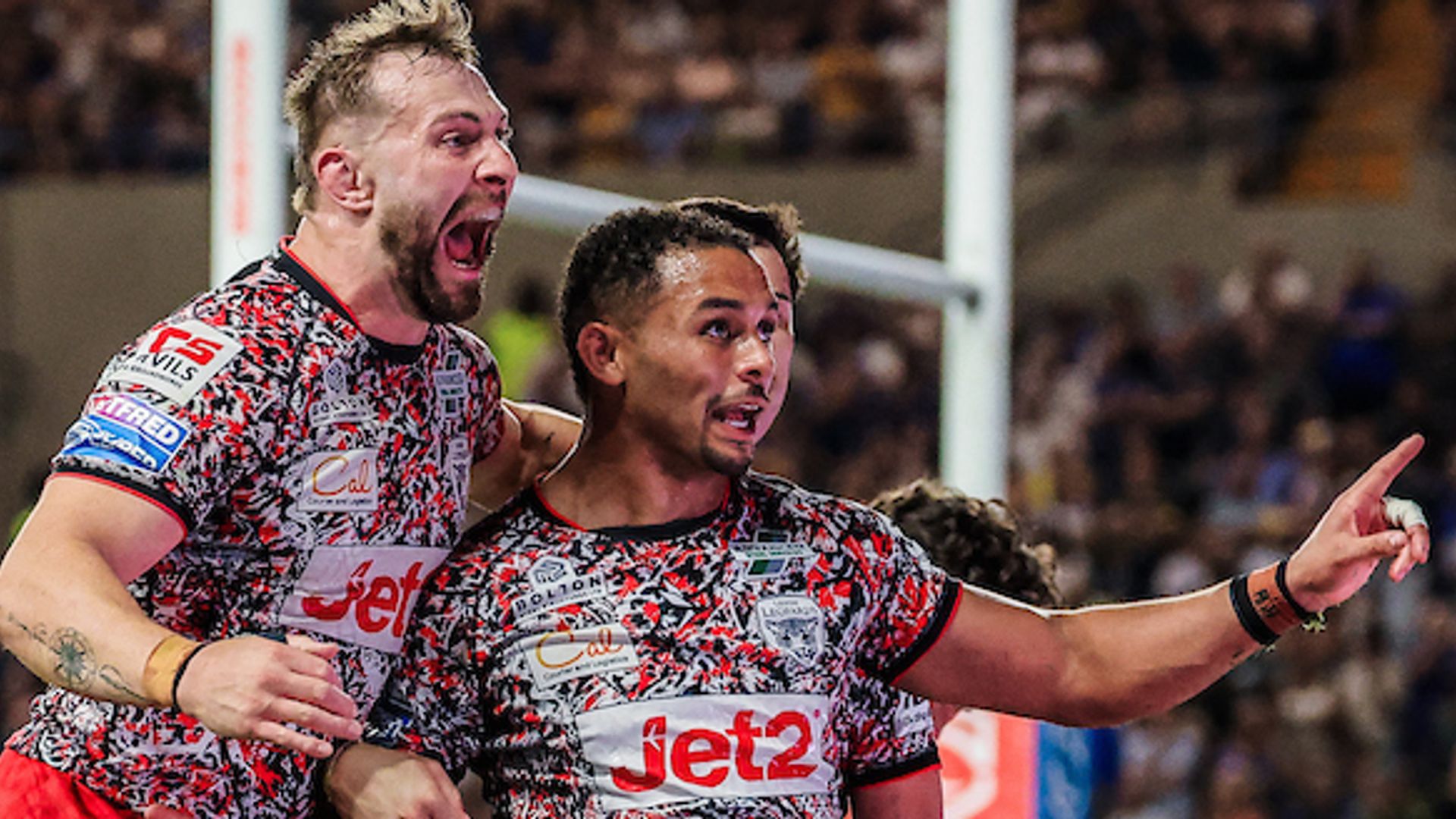Super League leaders Leeds beaten by Leigh after late drama