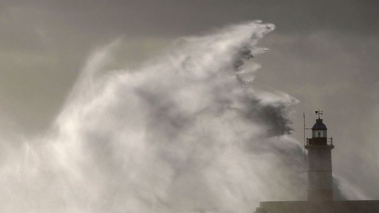El Nino to be 'exceptional' and last until February, UN warns; WMO says pattern already firmly established and expected to strengthen