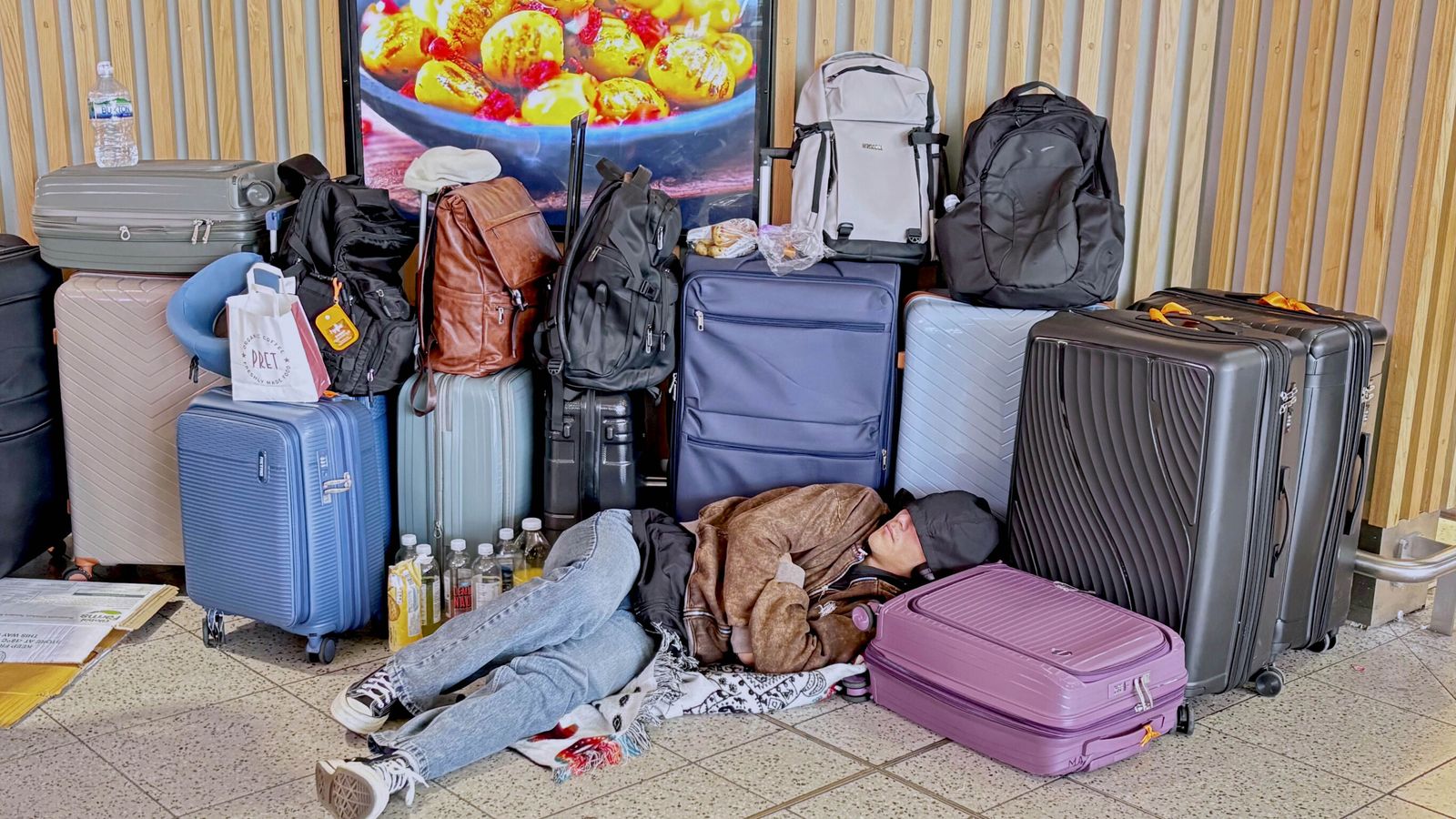 UK airports disruption: Warning compensation 'unlikely' for passengers ...