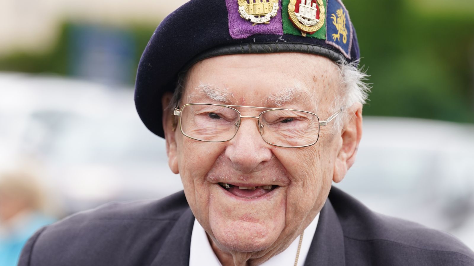 Normandie-Veteran, der Wochen nach dem D-Day die Gefangennahme überlebte ...
