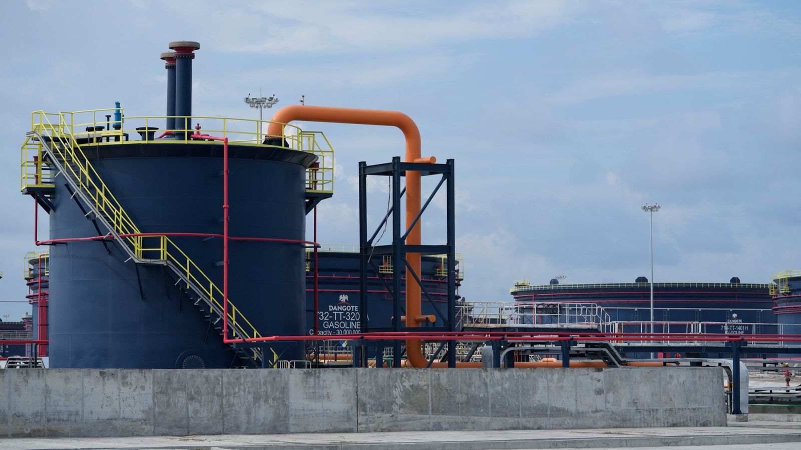 Dozens die in Nigeria after inhaling toxic fumes in 'oil theft attempt'