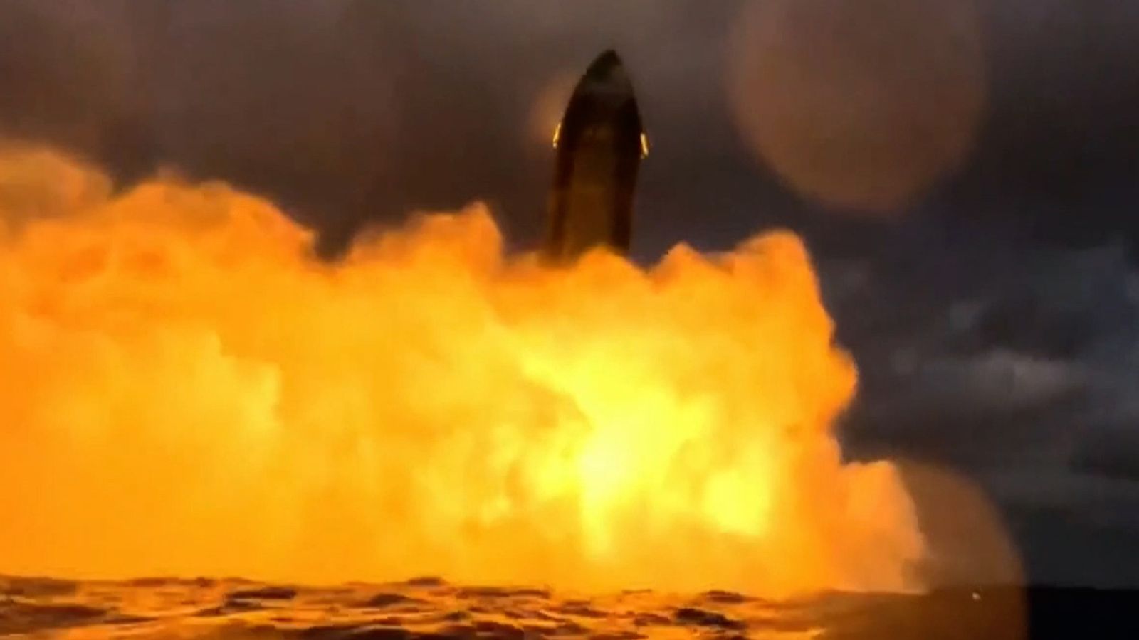 Rocket Expoding Moment SpaceX rocket explodes in ocean after splashing down early ...
