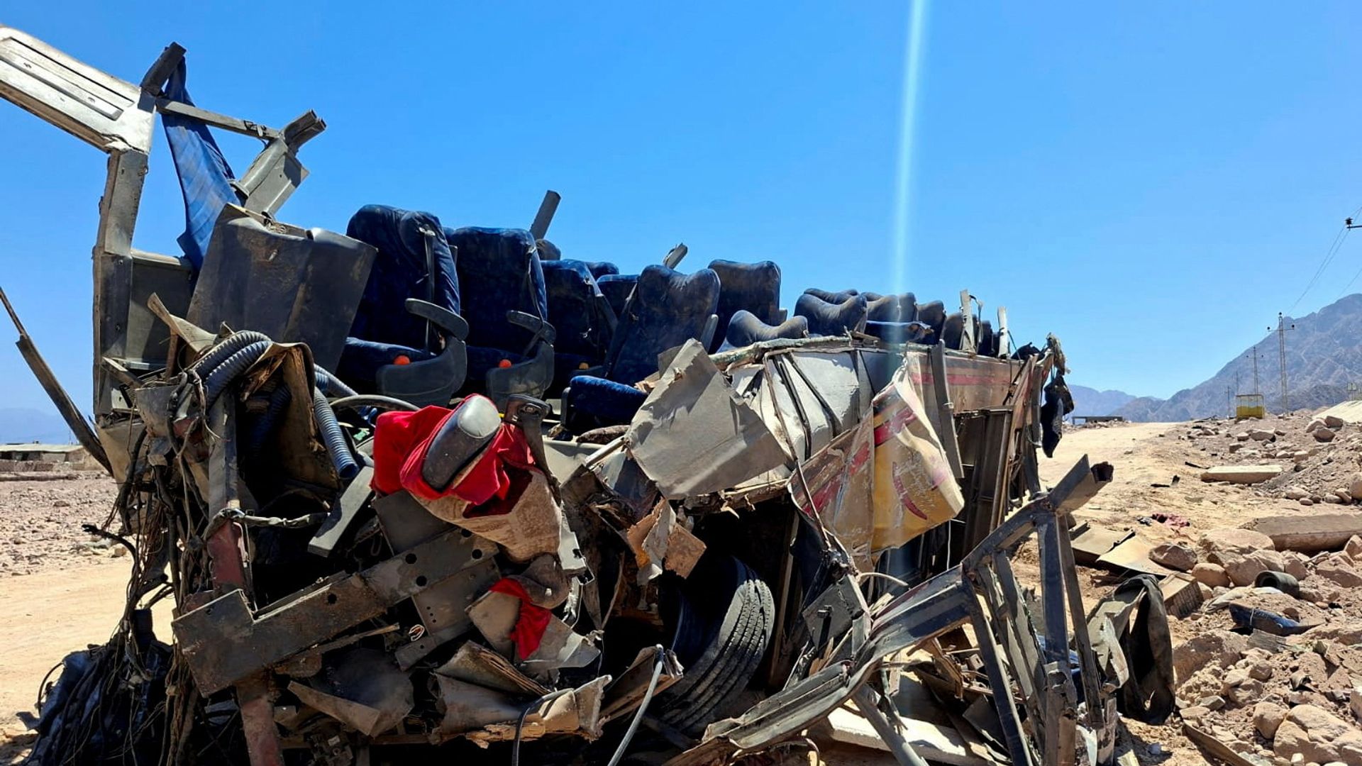 22 people killed in bus crash in Egypt
