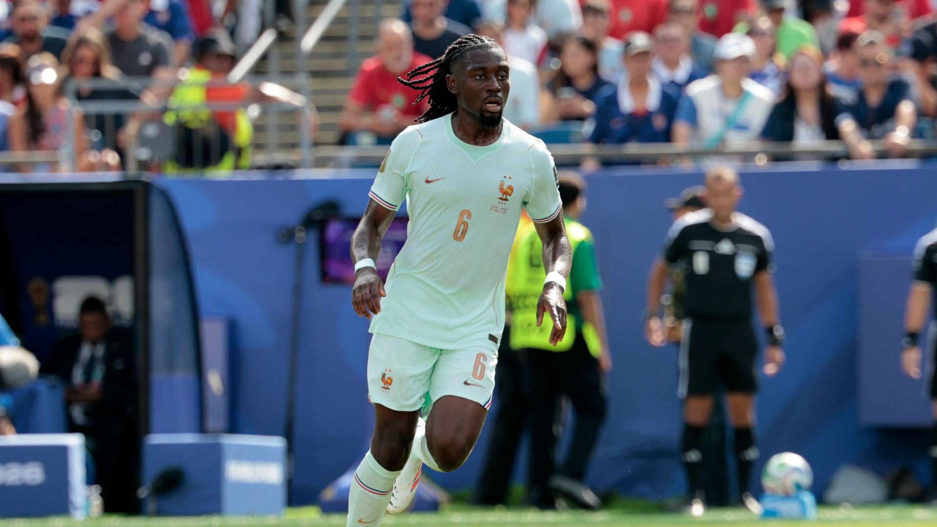 Chelsea close to agreeing deal for Roma's Kone