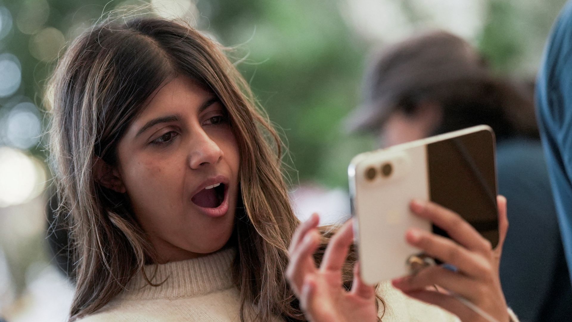 Users reporting problems with Apple's first foldable iPhone