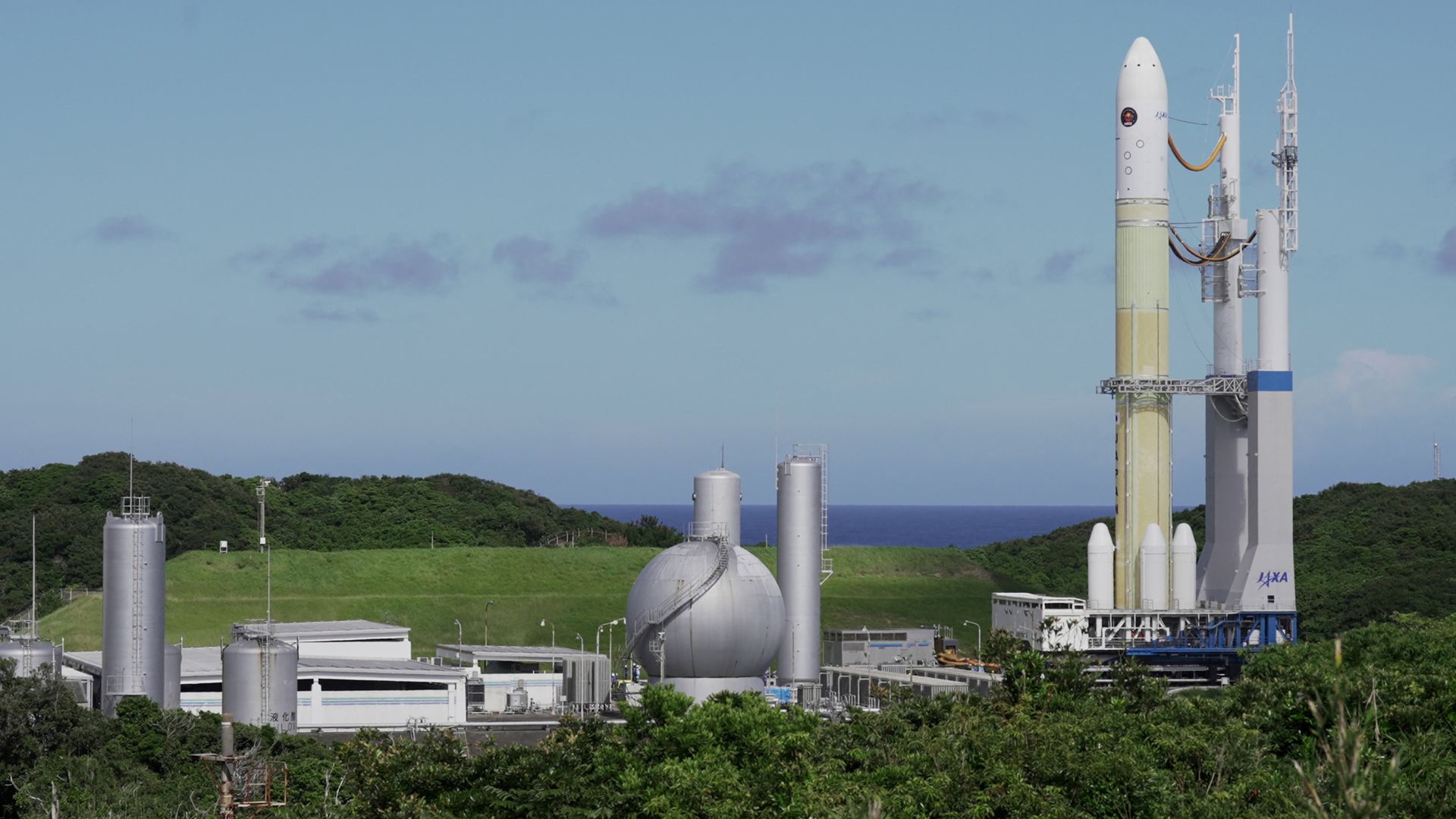Japan launches mission to Mars to bring back samples from its moon