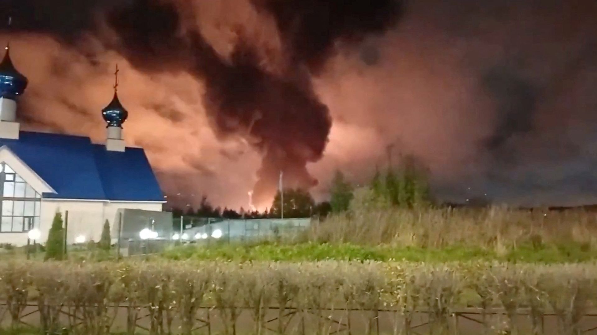Zelenskyy says US taking Putin's side would be 'historic mistake' - as Russian oil sites attacked