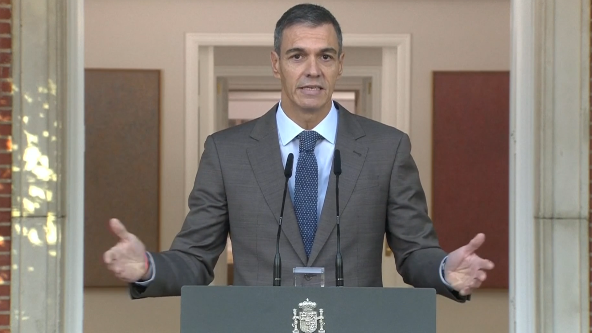 Spanish PM calls snap election