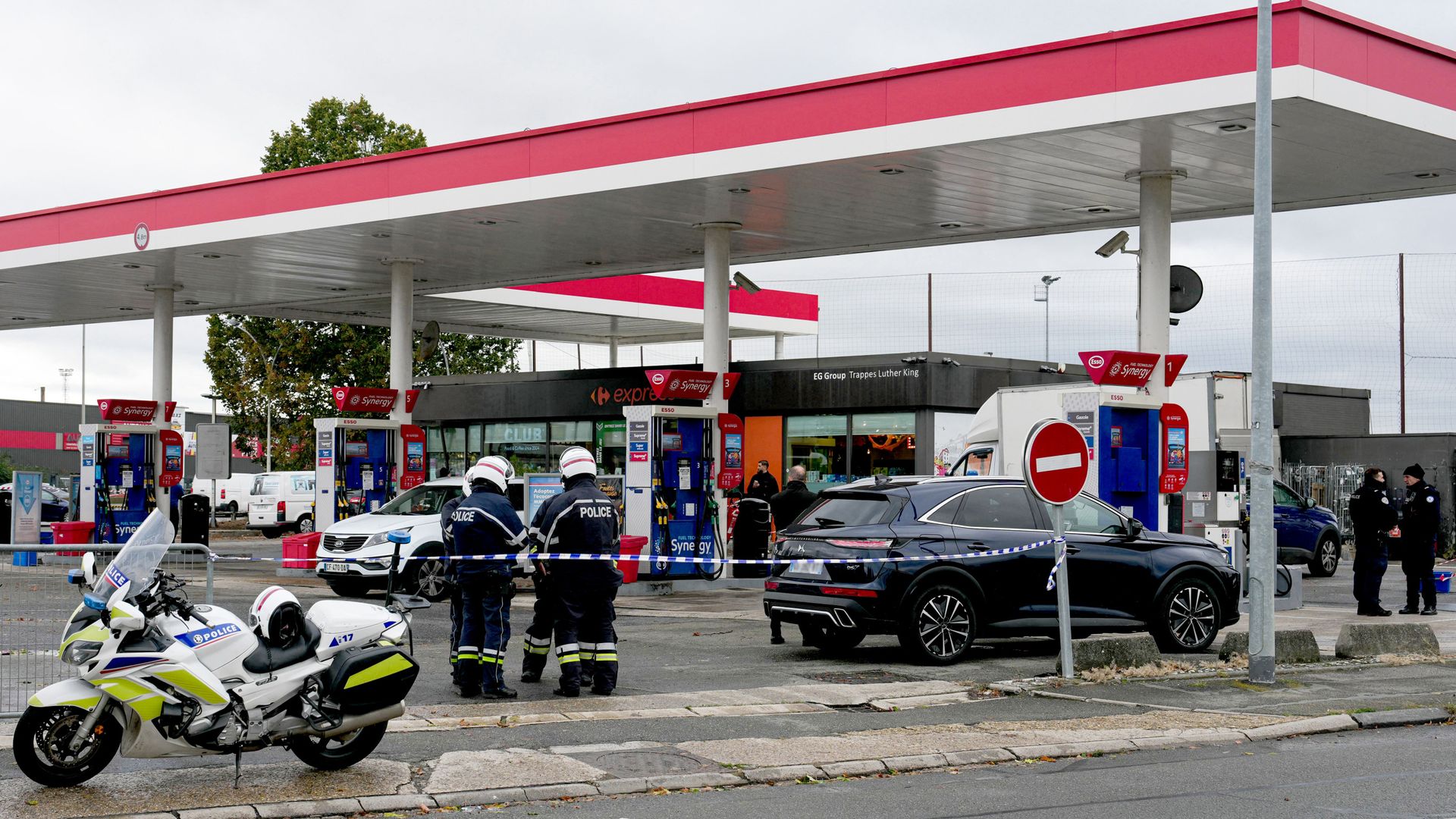 Terror probe after one killed and several injured in Paris drive-by shooting