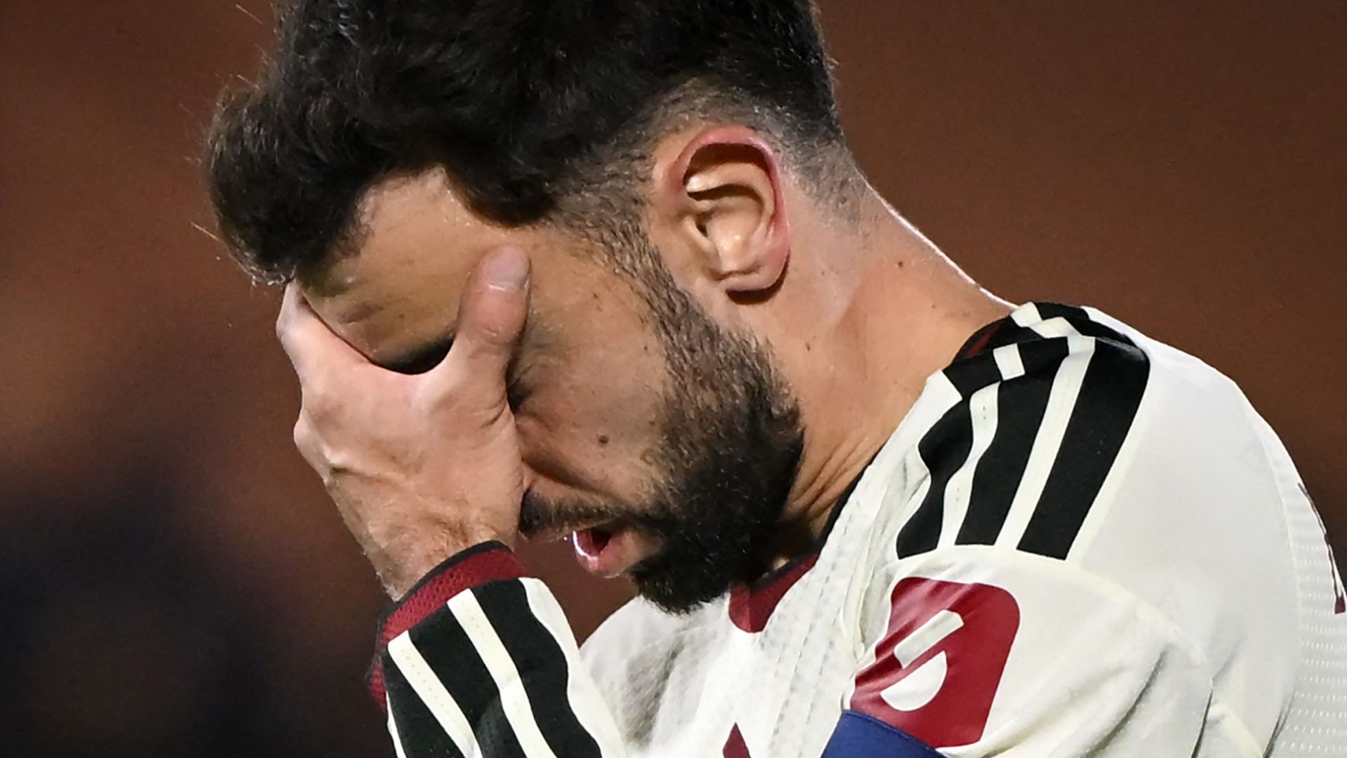 Fernandes dropped from Man Utd team for crucial Bournemouth game