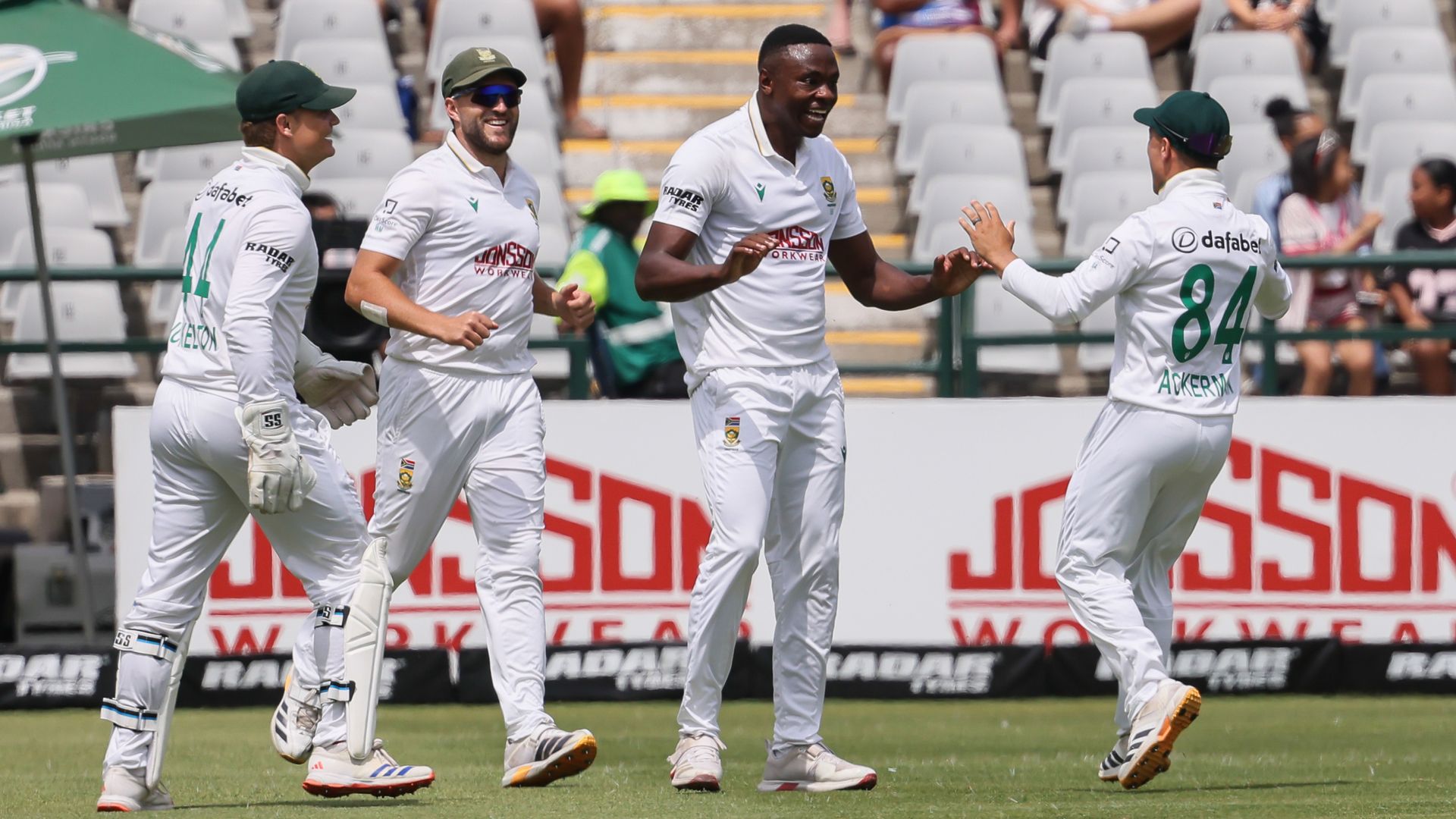 South Africa win decider over Aussies to take series and go top of Test rankings
