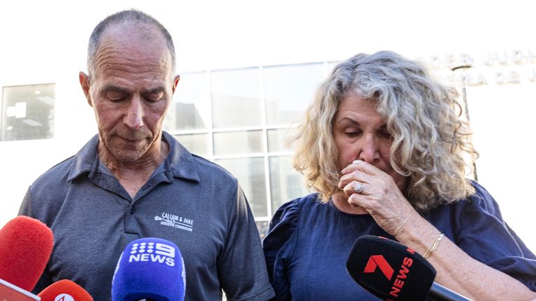 Debra e Martin Robinson, pais de Callum e Jake Robinson, falaram à mídia após o julgamento. Foto: AP