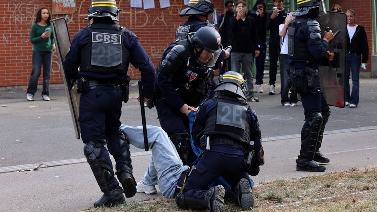  Reuters