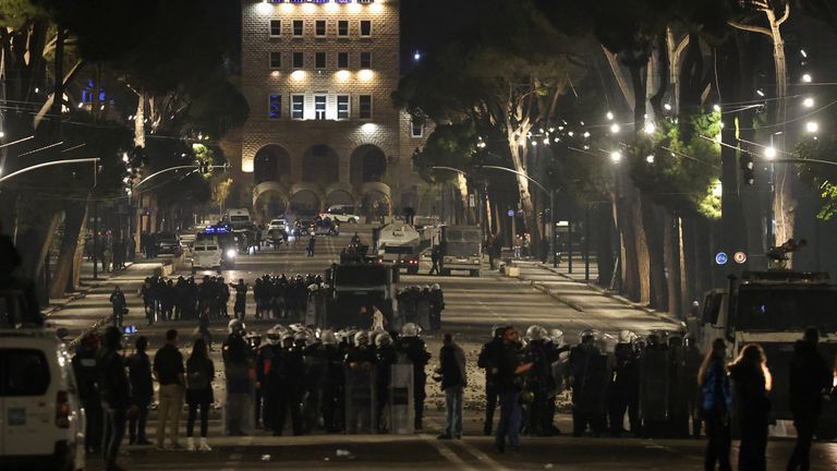 Os manifestantes protestam contra a suposta corrupção governamental. Foto: Reuters